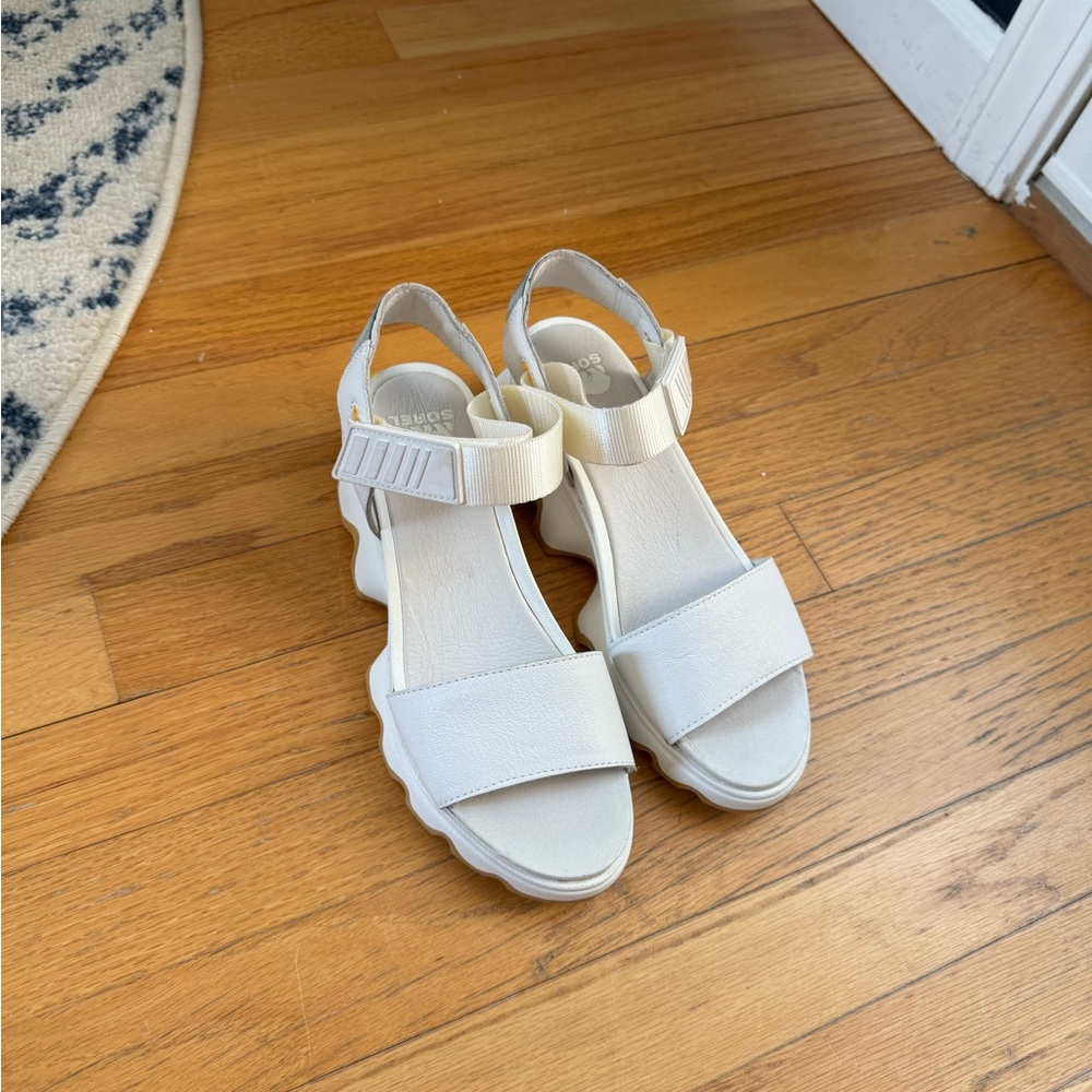 Sorel white sandals 7.5